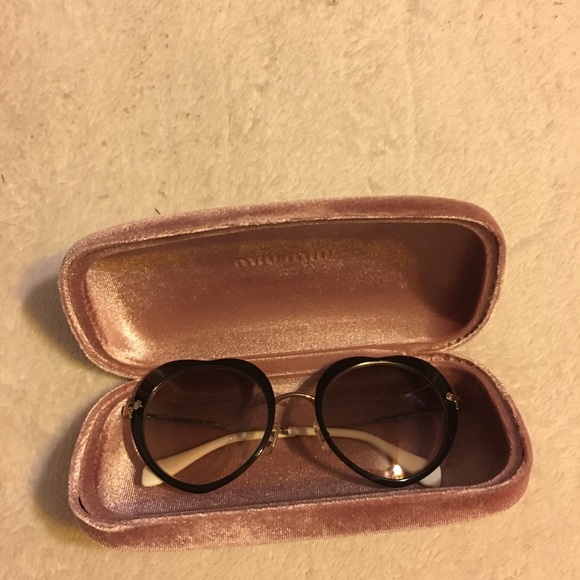 😎Miu Miu Women Sunglasses ❤️ shape😎 - Picture 8 of 8